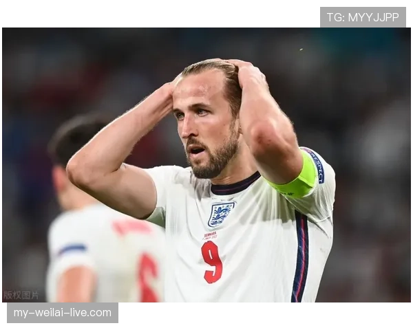 哈里·凯恩回撤组织能力解析：中锋转型进攻核心的战术逻辑与执行路径