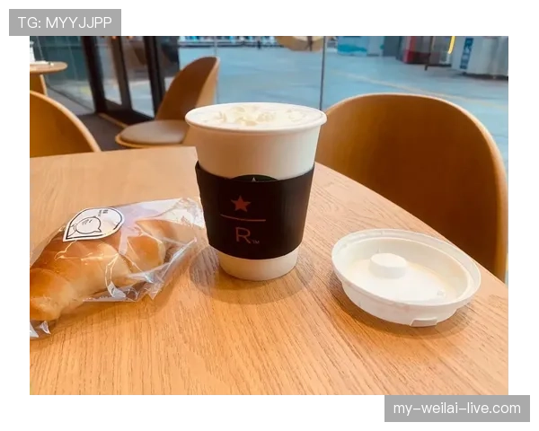 石智勇晒生活照，那杯咖啡看着比我一个月工资还讲究